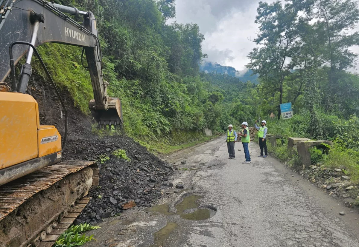 कृष्णभीरमा सडक भासिएपछि लमजुङ-काठमाडौँ यात्रा कष्टकर, समय र भाडा दुवै दोब्बर