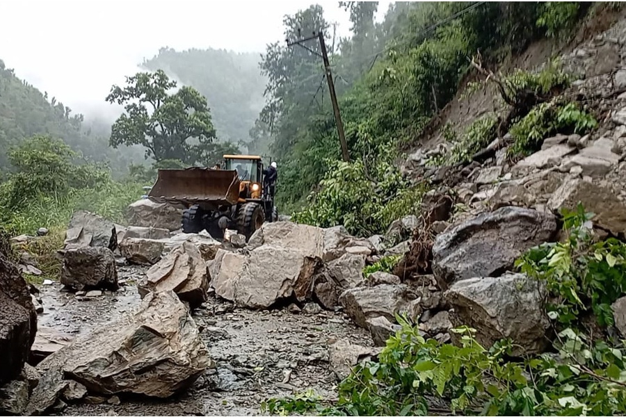 भारी वर्षाको सम्भावनासंगै बिपी राजमार्गको ट्र्याक निर्माण केही दिन स्थगित हुने