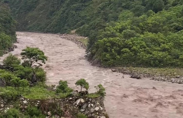 गोरखाको चुमनुब्रीमा बाढीले चार घर र पुल बगायो, तटीय क्षेत्रमा सतर्क रहन आग्रह