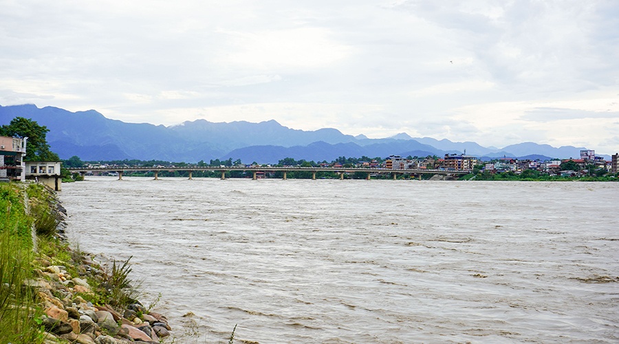 नारायणी नदीले सतर्कता तह पार गर्‍यो