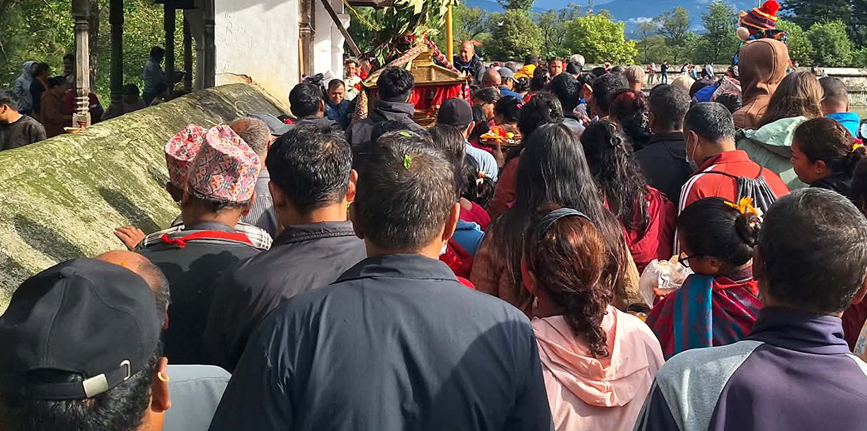भाद्र शुक्ल पूर्णिमाः इन्द्रदहमा बिहानैदेखि भक्तजनको घुइँचो