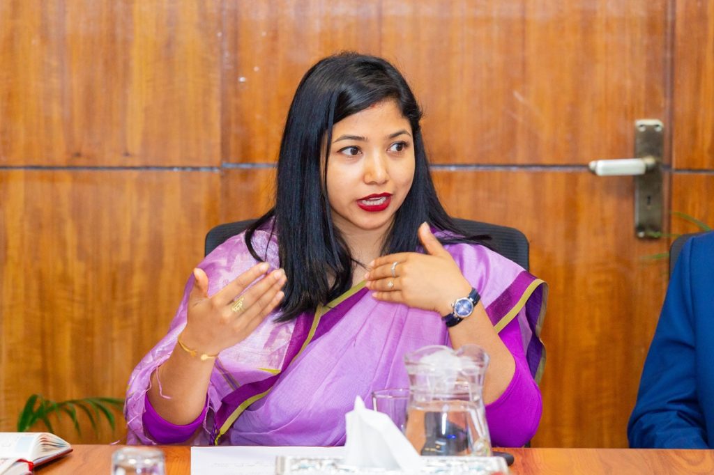 काठमाडौँको रात्रिकालीन जनजीवन सहज बनाउन कार्यवाहक प्रमुख डंगोलको सक्रियता : असोजदेखि ६ रुटमा थपिनेछन् २८ रात्रिकालीन बस