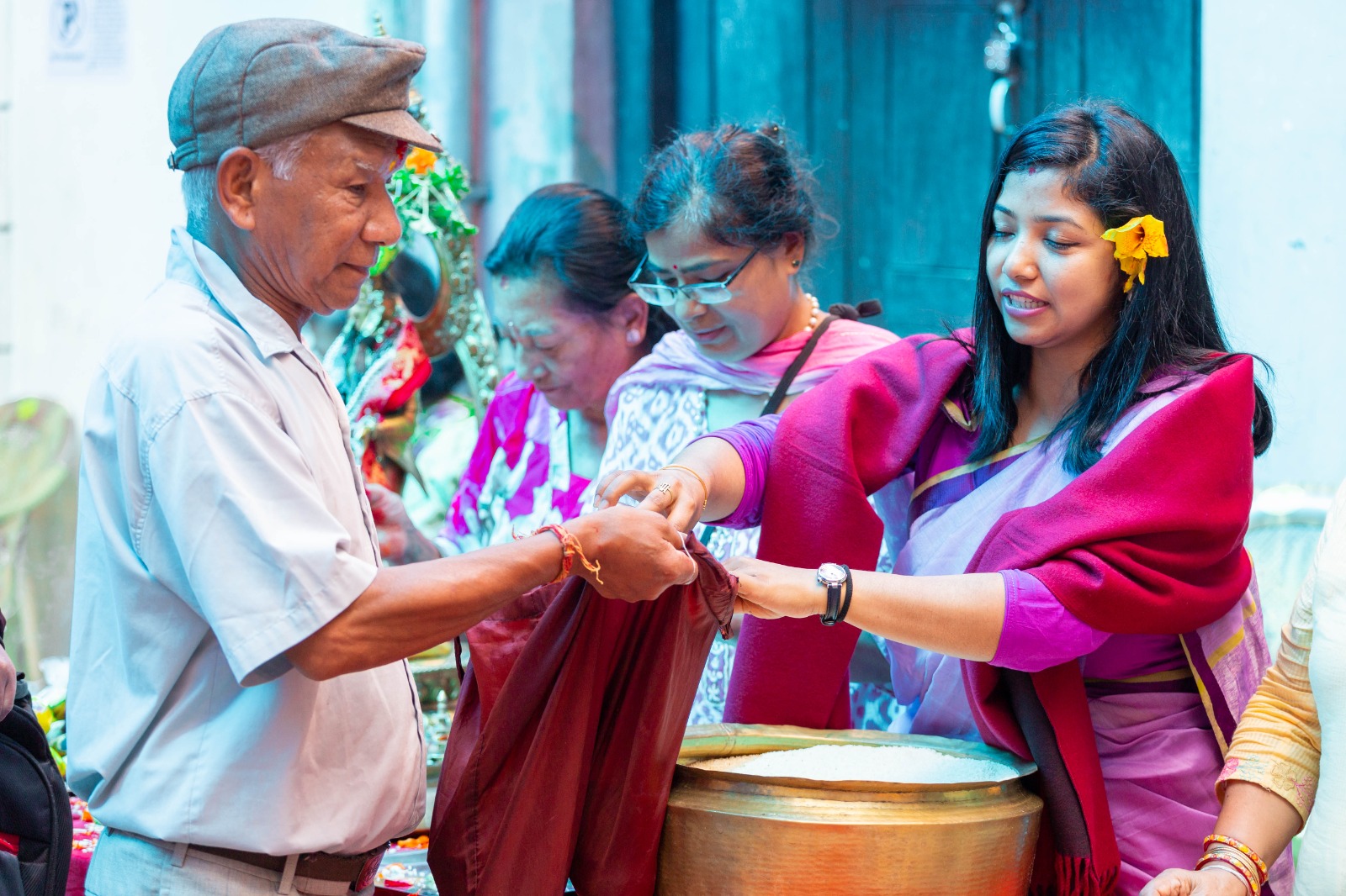 पञ्जराँमा सुनिता डंगोल : श्रद्धेय गुरु बज्राचार्य, शाक्यभिक्षु तथा गुरुमाहरूलाई पञ्चदान, २४ वर्षपछि चमतीको नराँ पञ्जराँमा सहभागिता