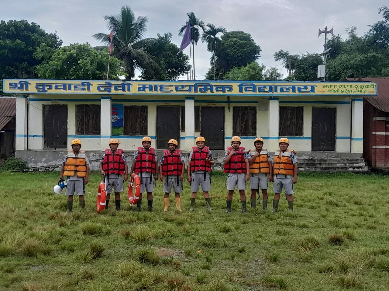दिउँसो ४ः३० सम्मको अपडेटः दरौदी नदीको खोंचमा फसेका सोनम गुरुङको सकुशल उद्धार, बल्खु खोलाको बहावले एउटा घर जोखिम