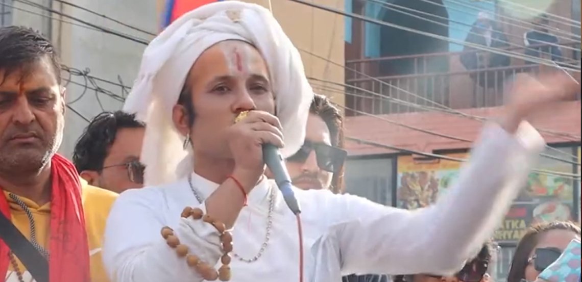 लगानी गरेर मञ्चमा बसेपछि आचार्य आलोचित, आलोचना गर्नेलाई स्वाँठ र कुपनको संज्ञा
