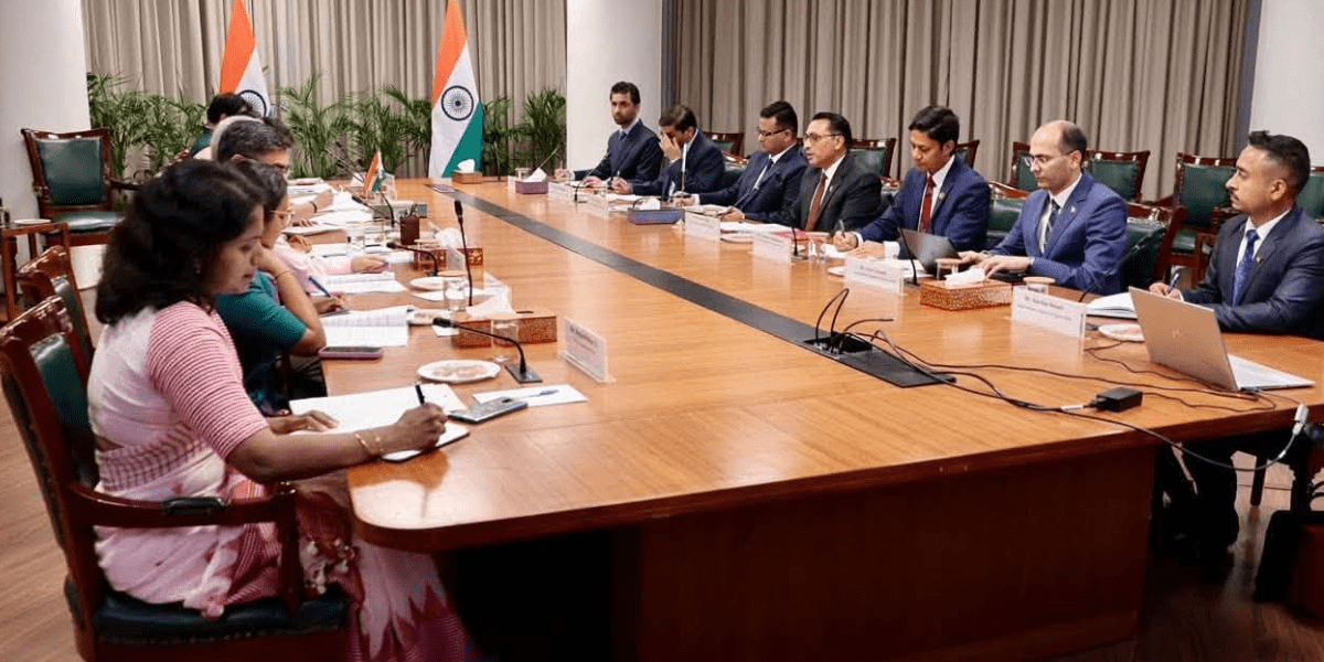 कुटनीतिक भेटमा दुई देशका अर्थमन्त्री, भारतका दुई झण्डा नेपालको खोई ?
