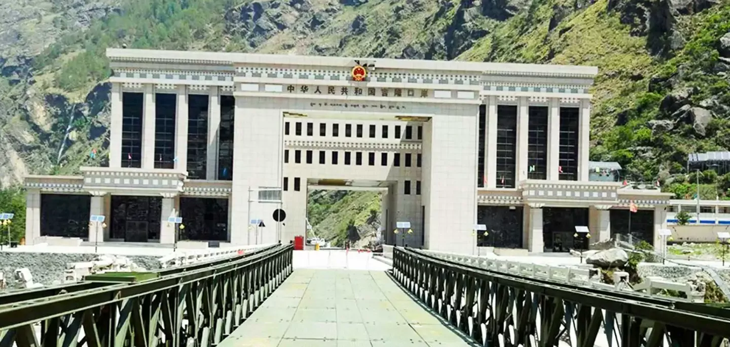 चीनसँग जोडिएका तीनवटै नाका बन्द, अर्बौँको सामान सीमामै रोकियो