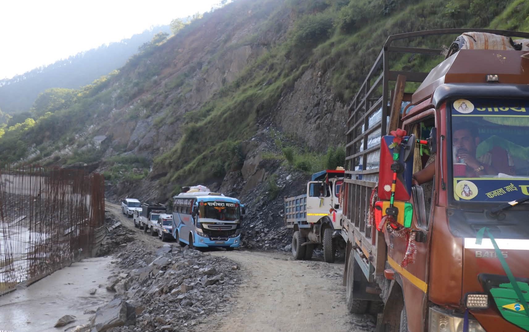 बीपी राजमार्ग पुनर्निर्मित सडकबाटै सञ्चालन, दसैँमा यात्रा सहज बनाउन तयारी