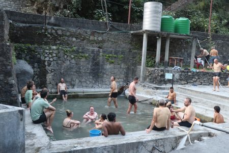 पर्यटकको विश्रामस्थल बन्दै भुरुङ्ग-तातोपानी कुण्ड
