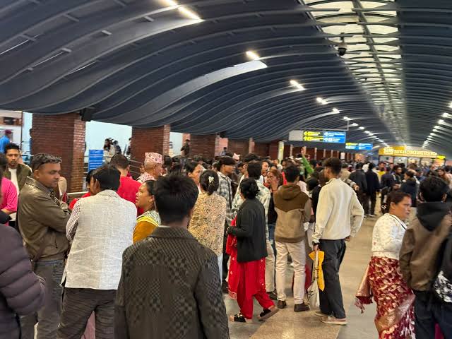 सरकारको रोजगारी सिर्जनामा कमजोरी : दसैँमा पनि विदेशिने युवाको लर्को