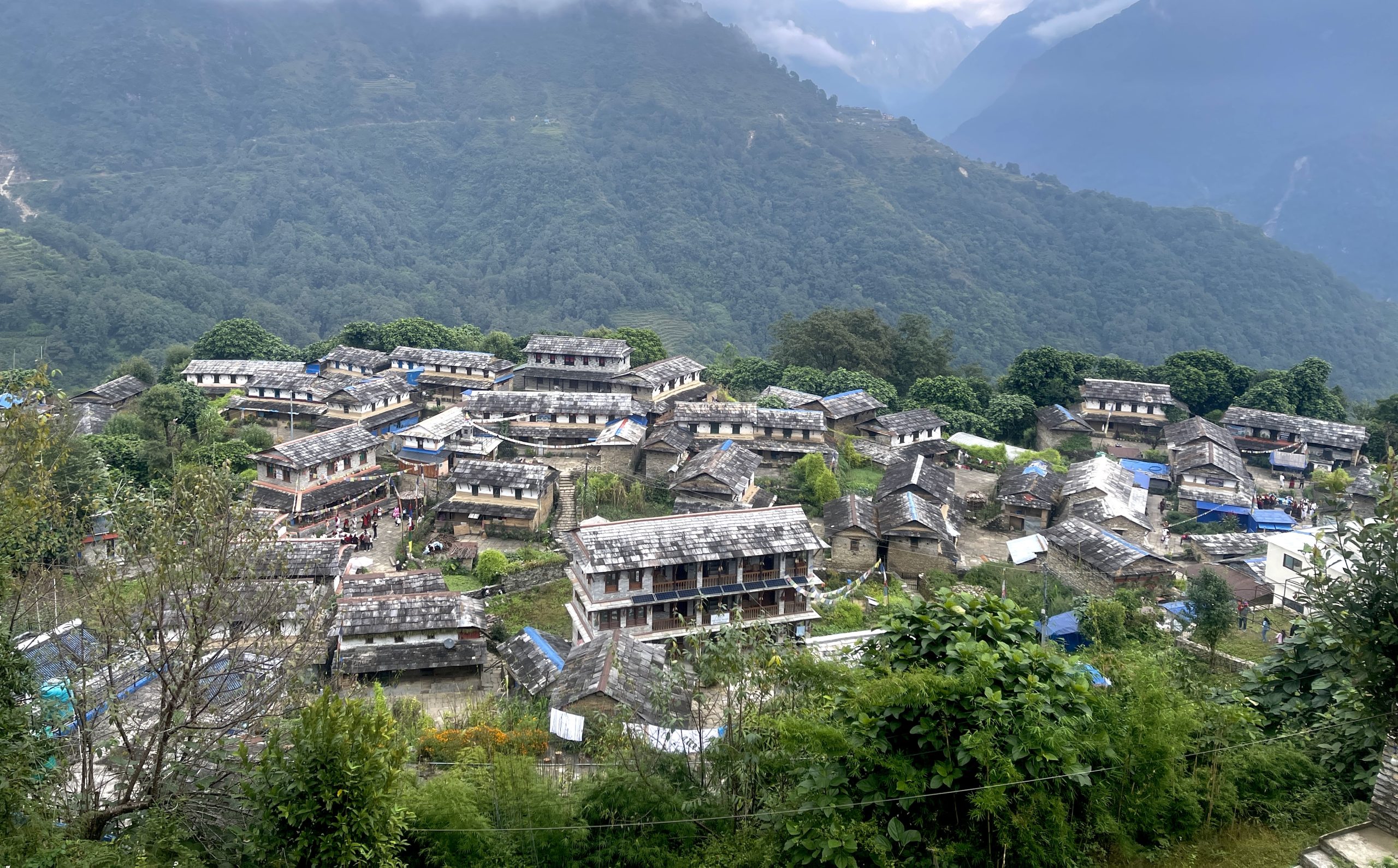 घान्द्रुकमा फेरि फर्कियो पर्यटकको चहलपहल, दैनिक ३ सयसम्म पुग्न थाले