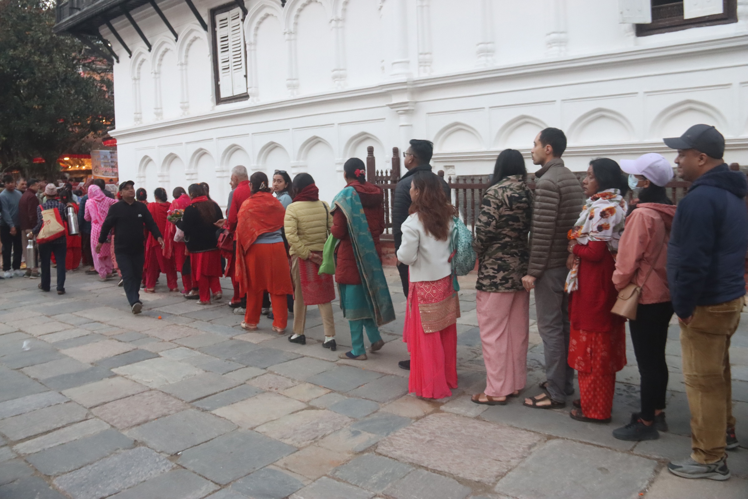 महानवमीमा मात्रै खुल्ने तलेजु भवानी मन्दिरमा दर्शनार्थीको घुइँचो