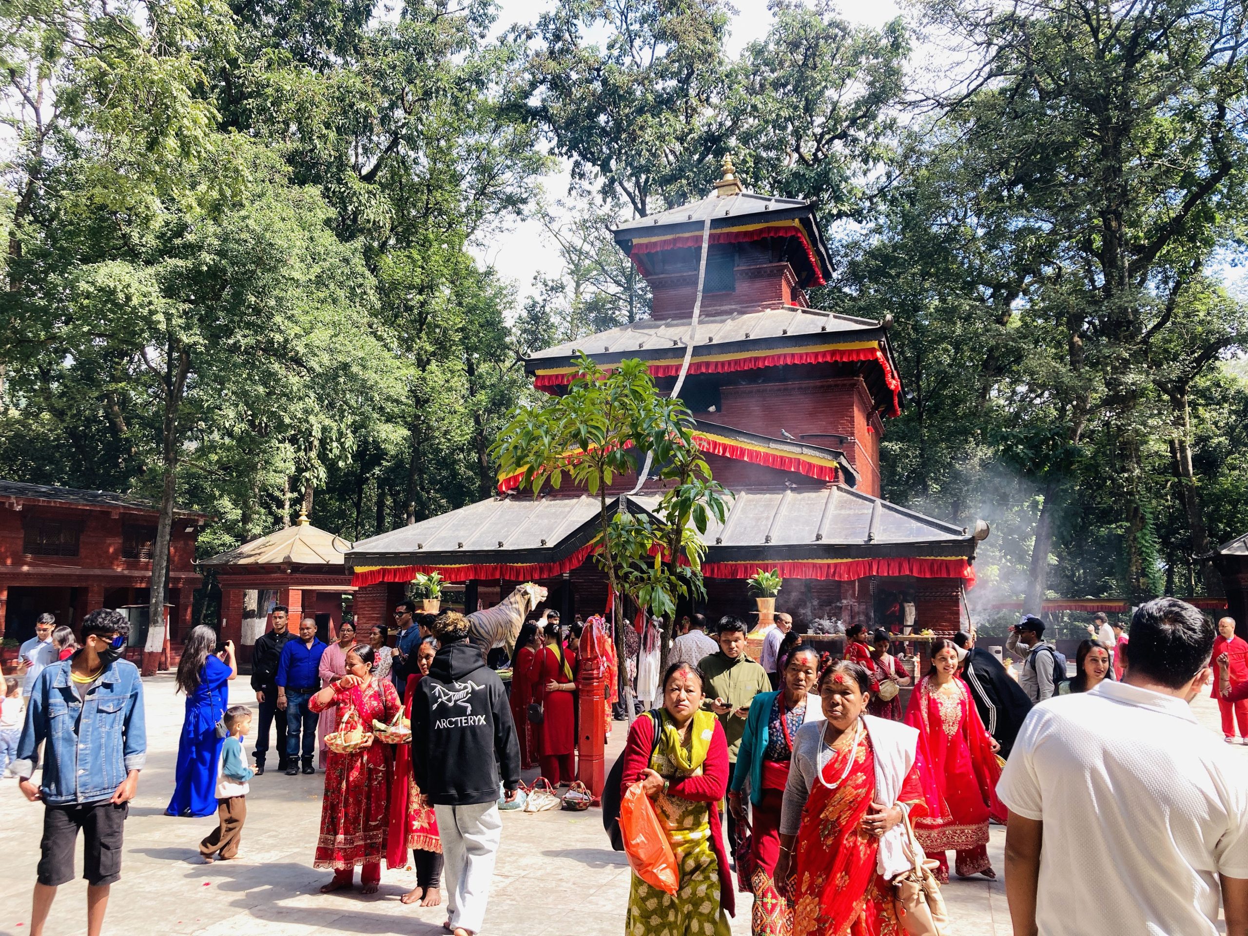 देशभरका शक्तिपीठमा भक्तजनको घुइँचो, यातायात व्यवस्थापन नभएको गुनासो