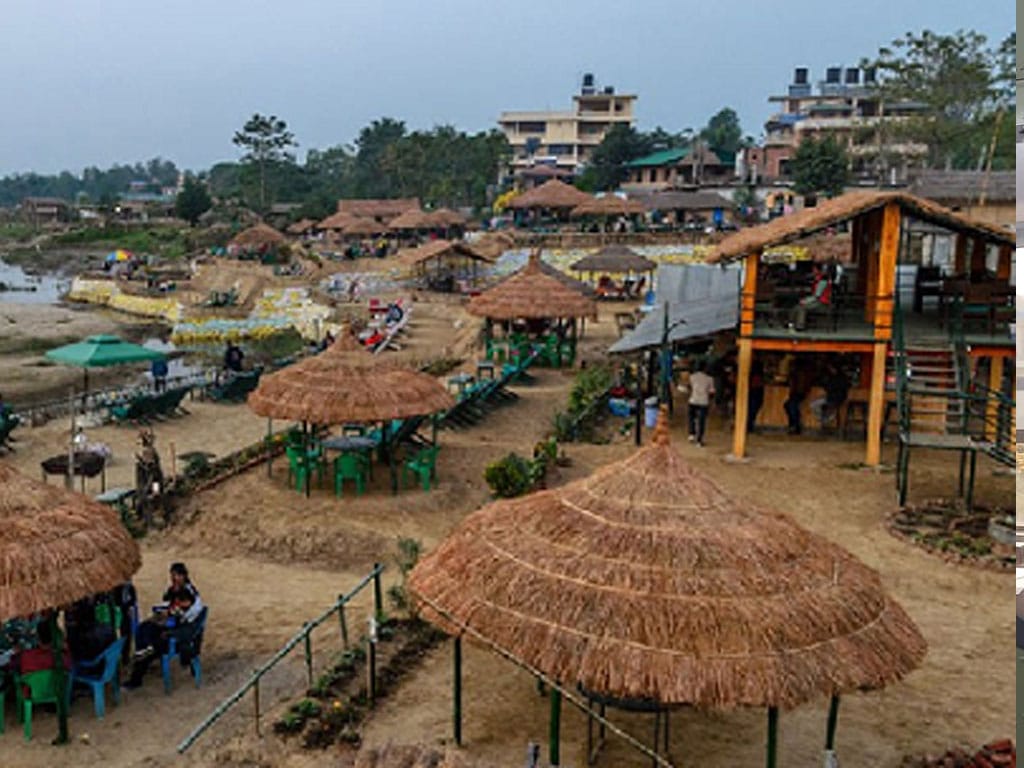 दसैँमा सौराहामा आन्तरिक पर्यटकको चहलपहल कम