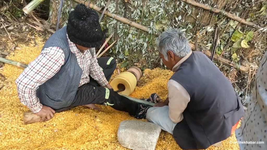 चुदारोको भरमा जोगिँदै ठेकी बनाउने परम्परा