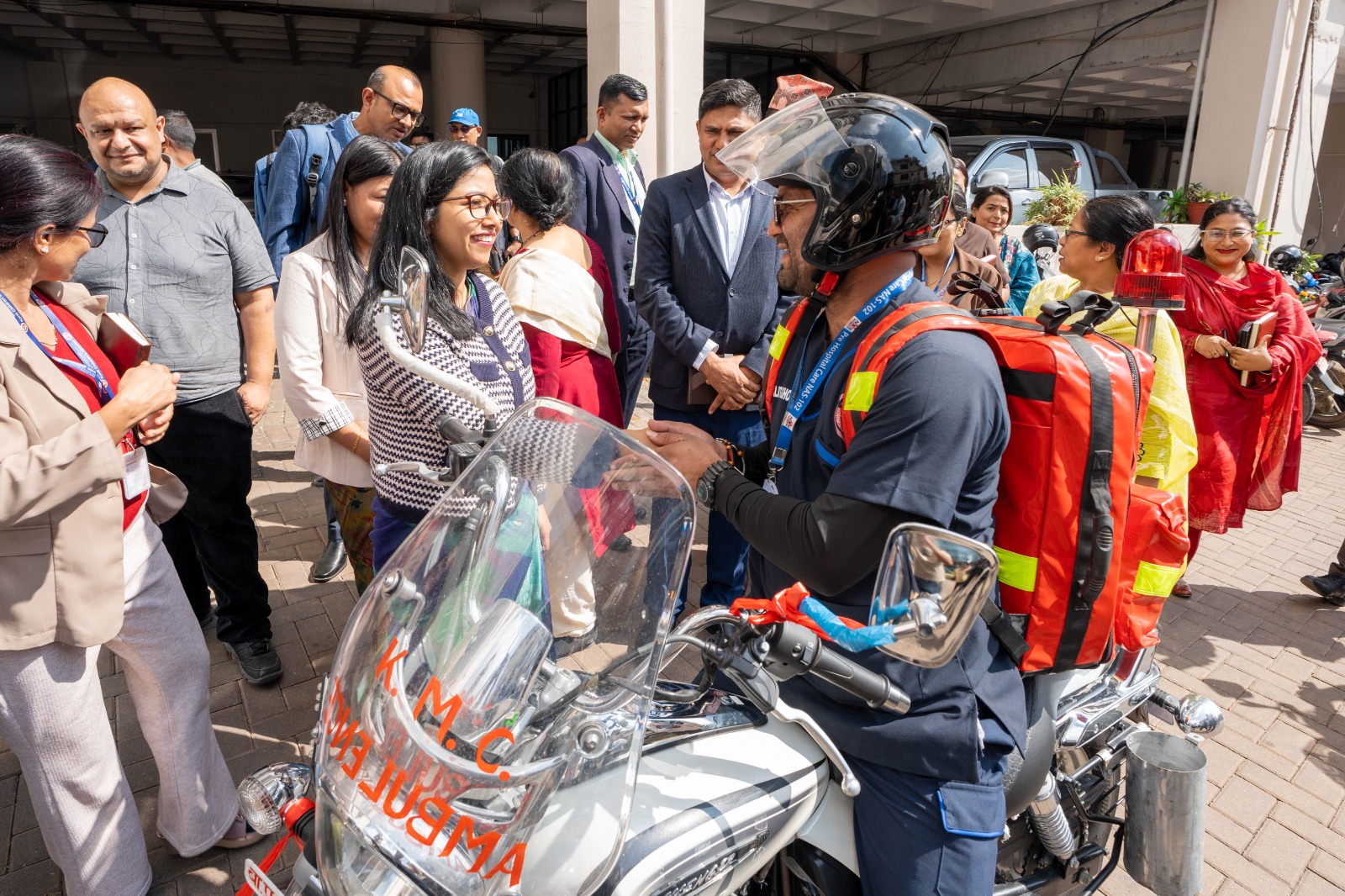 ट्राफिक जाममा पनि बिरामीसम्म छिटो स्वास्थ्यकर्मी पुर्‍याउन काठमाडौँ महानगरको बाइक एम्बुलेन्स सेवा