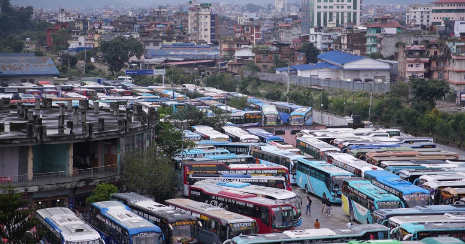दसैँ मनाउन उपत्यका छाड्ने यात्रुको चाप बढ्दो