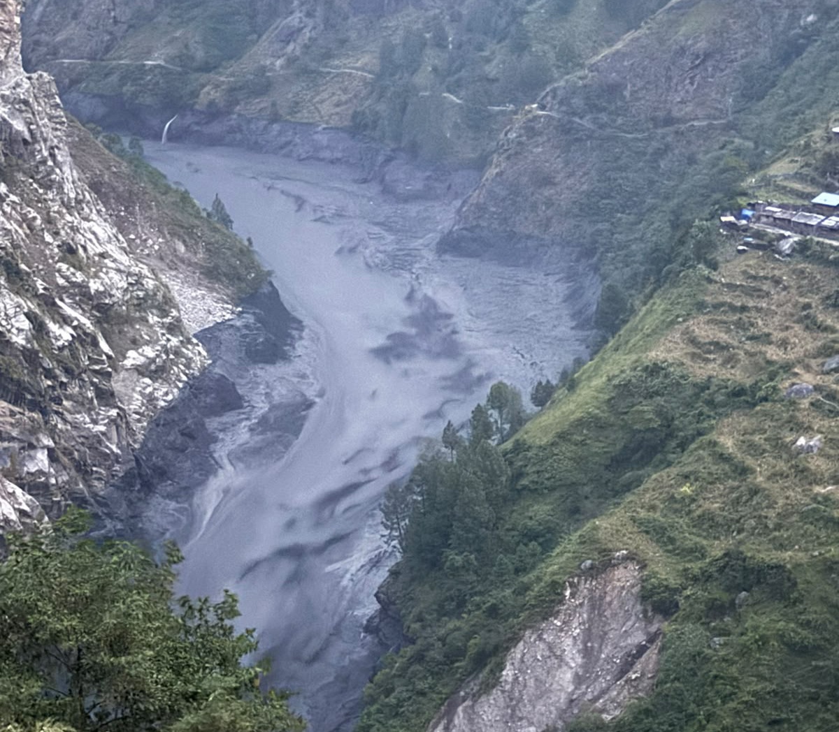 बूढीगण्डकी बाढीः नेपाली सेनाको उद्धार टोली प्रभावितस्थलमा