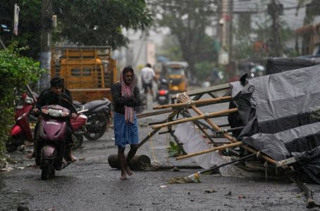 चक्रवात अर्नबले आन्ध्र प्रदेशमा तीनको मृत्यु, नेपालमा बिहीबारदेखि वर्षा र हिमपातको सम्भावना