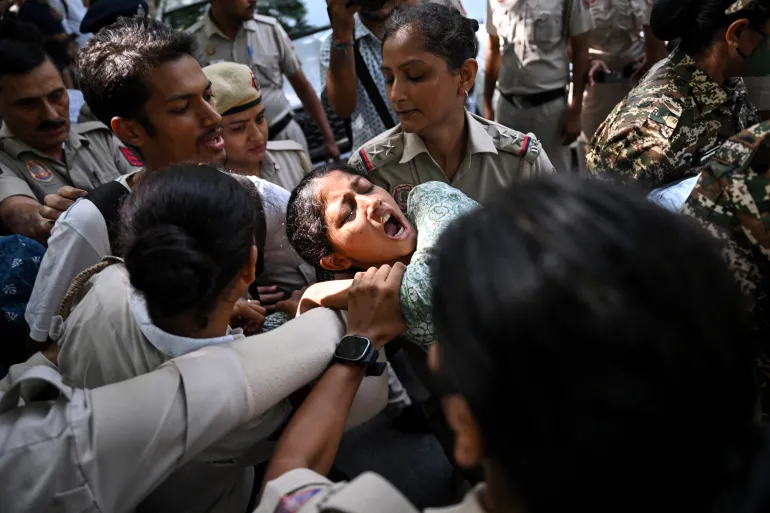 भारतमा मुख्य निर्वाचन आयुक्तको राजीनामा माग्दै तेस्रो दिन पनि विशाल प्रदर्शन: