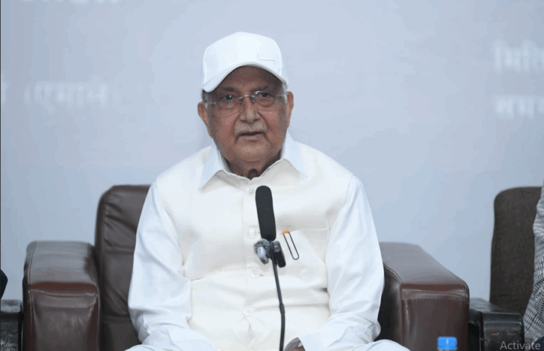 दक्षिणतिरबाट आउने जोगीहरूलाई सहजै विश्वास गर्ने हामी आफूकहाँ भएका विद्वान् चिन्दैनौँः ओली
