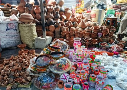 तिहार र छठ नजिकिएसँगै राजविराजमा माटो र बाँसका सामग्रीको व्यापार बढ्यो