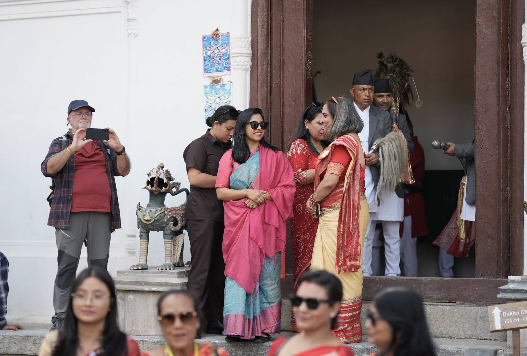 काठमाडौँको दशैँ घरमा भित्र्याइयो फूलपाती, कार्यवाहक प्रमुख सुनिता डङ्गोलको  विशेष उपस्थिति