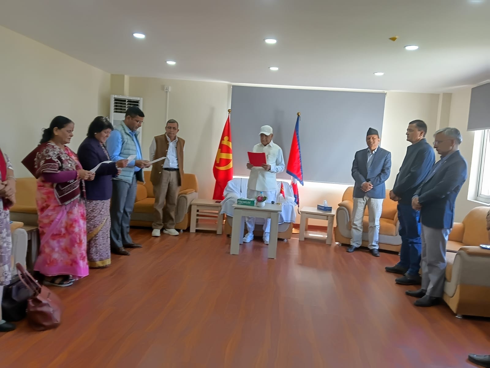एमालेका तीन मनोनित केन्द्रीय सदस्यले लिए शपथ