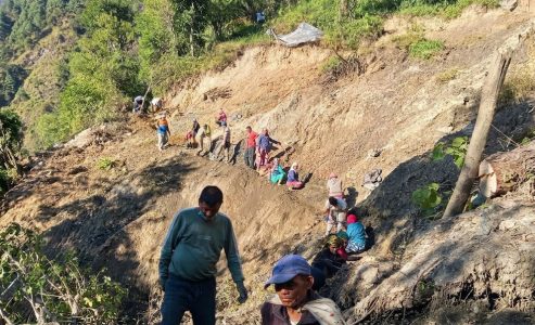 विपद्बाट क्षतिग्रस्त भौतिक संरचना पुनर्निर्माणका लागि श्रमदान