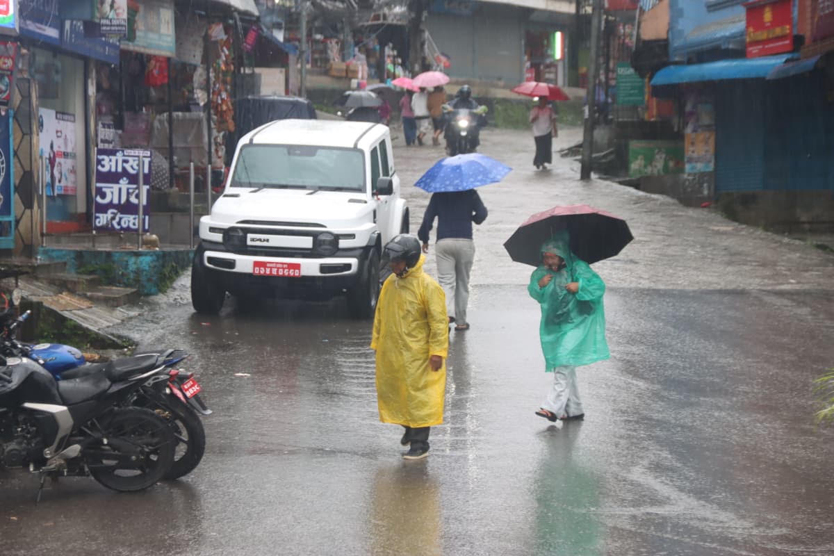 आज दिनभर देशभर वर्षा, शनिबारदेखि मौसममा सुधार हुने